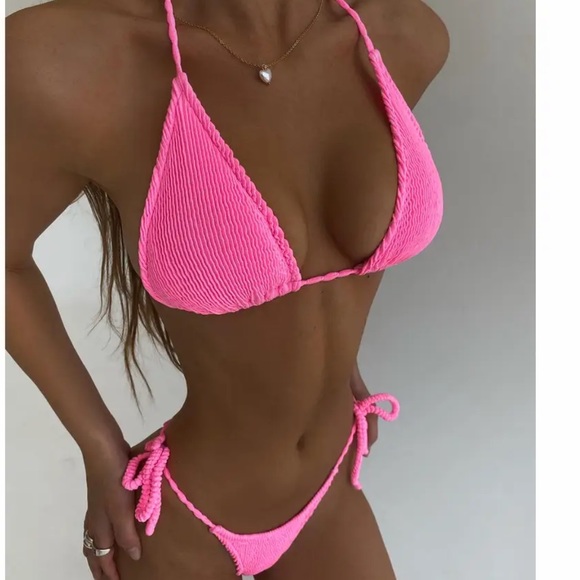 𝓢𝓵𝓮𝓮𝓹𝓲𝓷𝓰 𝓑𝓮𝓪𝓾𝓽𝔂 Pink Bikini - Picture 2 of 11